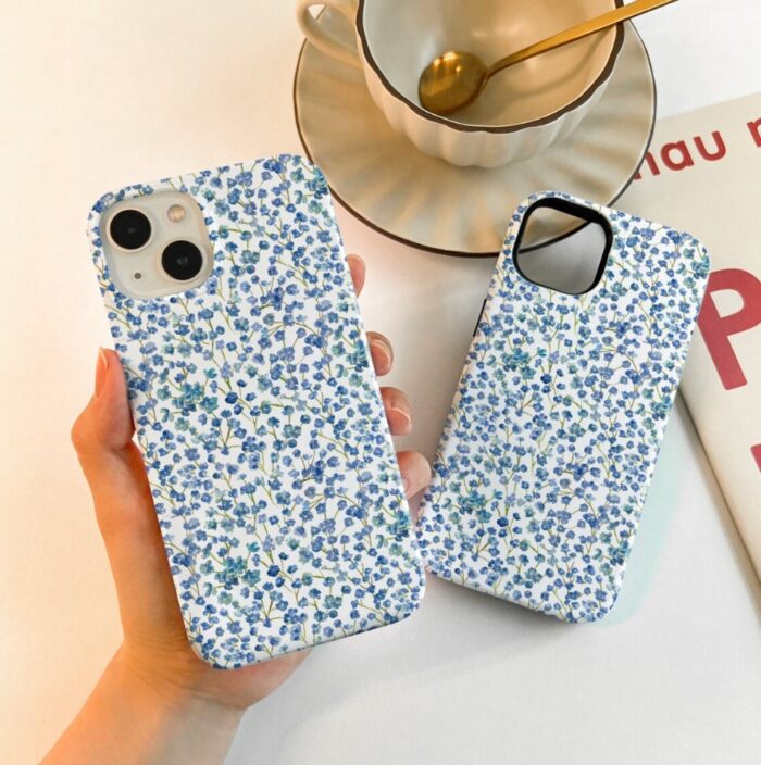 Minik Mavi Çiçekler Desenli Baskılı Telefon Kılıfı